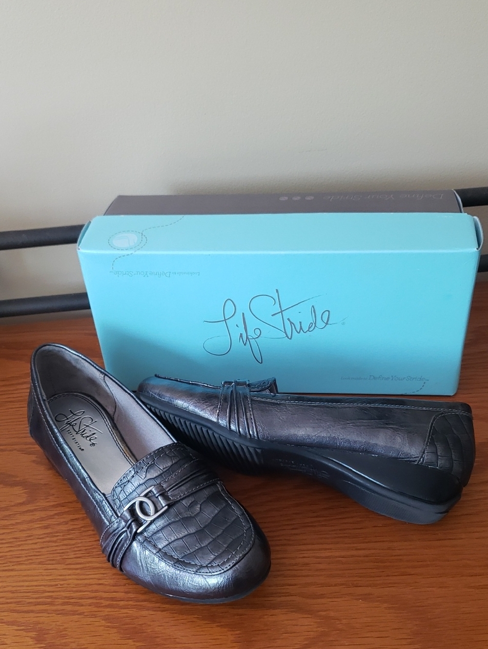 Life Stride Pewter/Metallic Black Croc-Embossed Women's Loafers Size: 8M⅚